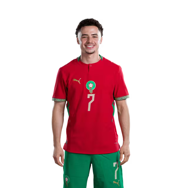 قميص المنتخب المغربي لكرة القدم لكأس العالم 2026 (نسخة اللاعبين/نسخة المباريات) — لاعبو الوسط: رقم 4 سفيان أمرابط، رقم 6 أيوب بوعدي، رقم 7 شمس الدين الطالبي.