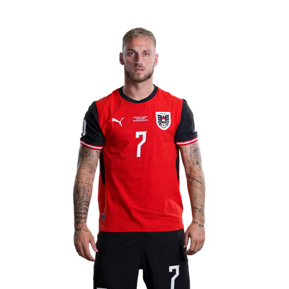 Österreichisches Nationalmannschaftstrikot für die WM 2026 (Spielerversion/Match-Version) – Angreifer: Nr. 7 Marko ARNAUTOVIC, Nr. 11 Michael Gregoritsch, Nr. 14 Sasa KALAJDZIC, Nr. 21 Patrick WIMMER