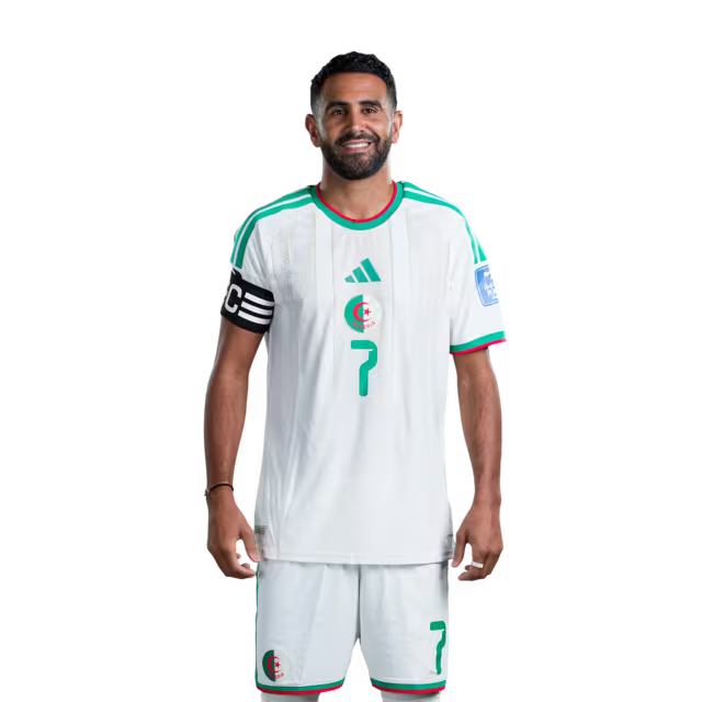 قميص المنتخب الجزائري لكرة القدم لكأس العالم 2026 (نسخة اللاعبين/نسخة المباريات) - المهاجمون: رقم 7 رياض محرز، رقم 9 أمين غويري، رقم 11 أنيس حاج موسى