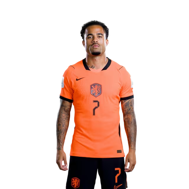 Nederlands elftal WK-shirt 2026 (spelersversie/wedstrijdversie) — Middenvelders: nr. 3 Marten DE ROON, nr. 7 Justin KLUIVERT, nr. 8 Ryan GRAVENBERCH