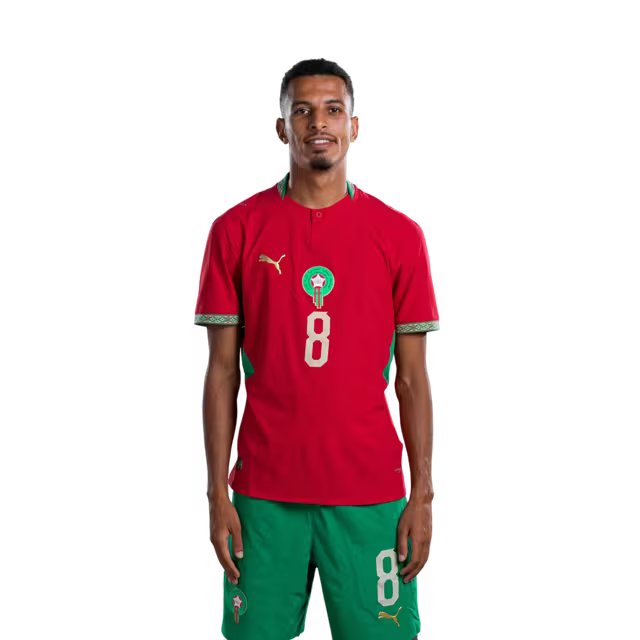 قميص المنتخب المغربي لكرة القدم لكأس العالم 2026 (نسخة اللاعبين/نسخة المباريات) — لاعبو خط الوسط: رقم 8 عز الدين أوناحي، رقم 11 إسماعيل صيباري، رقم 15 سمير المرابط.