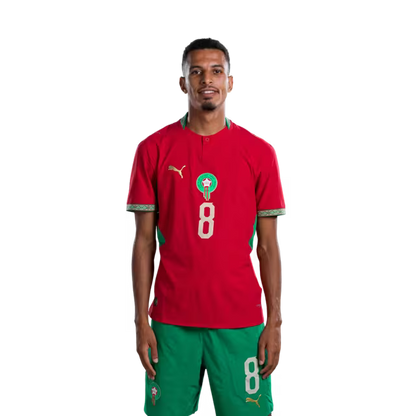 قميص المنتخب المغربي لكرة القدم لكأس العالم 2026 (نسخة اللاعبين/نسخة المباريات) — لاعبو خط الوسط: رقم 8 عز الدين أوناحي، رقم 11 إسماعيل صيباري، رقم 15 سمير المرابط.