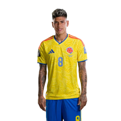 Camiseta de la Selección Nacional de Fútbol de Colombia para el Mundial 2026 (Versión jugador/Versión partido) — Centrocampistas: N.º 5 Kevin CASTAÑO, N.º 6 Richard RÍOS, N.º 8 Jorge CARRASCAL