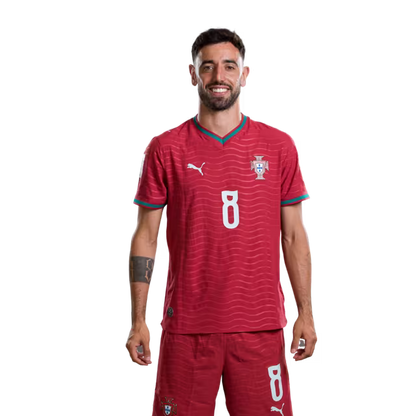 Camisola da Seleção Portuguesa de Futebol para o Mundial 2026 (versão de jogador/versão de jogo) — Médios: N.º6 MATHEUS NUNES , Nº8 BRUNO FERNANDES, Nº10 BERNARDO SILVA