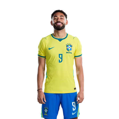 Camisa da Seleção Brasileira para a Copa do Mundo de 2026 (Versão Jogador/Versão de Jogo) — Atacantes: Nº 7 VINICIUS JUNIOR, Nº 9 MATHEUS CUNHA, Nº 10 NEYMAR JR
