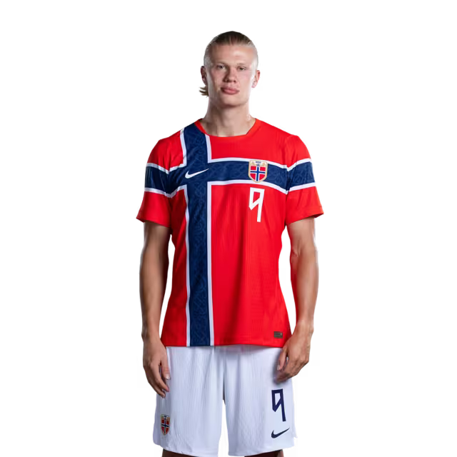 Norges landslag i fotball VM-drakt 2026 (spillerversjon/kampversjon) — Spisser: Nr. 7 Alexander SØRLOTH, nr. 9 Erling HAALAND, nr. 11 Jørgen STRAND LARSEN