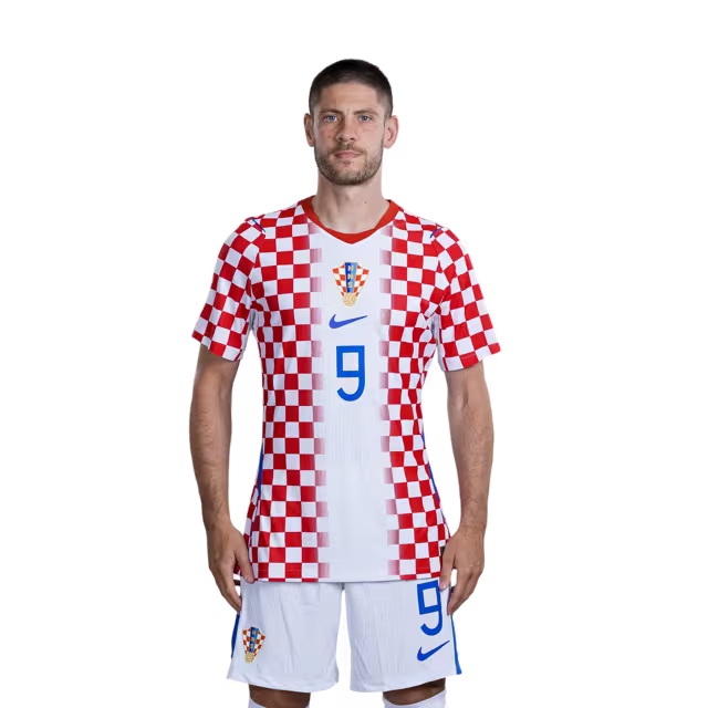 Dres hrvatske nogometne reprezentacije za Svjetsko prvenstvo 2026. (verzija za igrača/verzija za utakmicu) — Napadači: Br. 9 Andrej KRAMARIĆ, Br. 11 Ante BUDIMIR, Br. 14 Ivan PERIŠIĆ