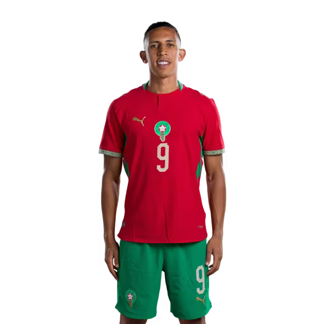 قميص المنتخب المغربي لكرة القدم لكأس العالم 2026 (نسخة اللاعبين/نسخة المباريات) — المهاجمون: رقم 9 سفيان رحيمي، رقم 10 إبراهيم دياز، رقم 17 أمين الصيباري.