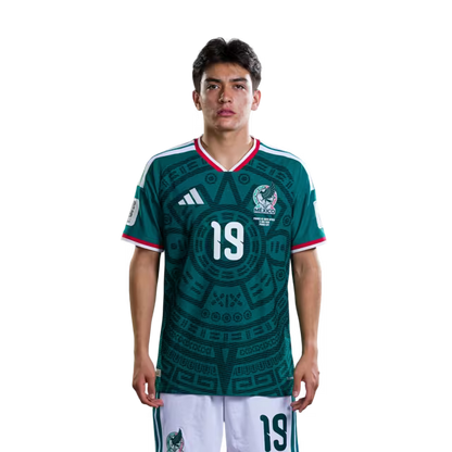 Camiseta de fútbol de México para la Copa Mundial 2026, versión jugadora, versión de partido - Centrocampistas: N.° 17 Orbelín Pineda, N.° 18 Obed Vargas, N.° 19 Gilberto Mora