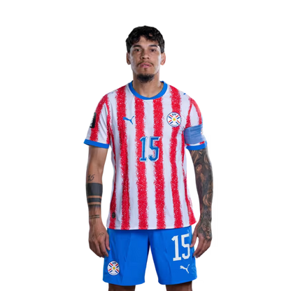 Selección Nacional de Fútbol Paraguay 2026 FIFA Mundial Jersey (Versión Jugador ha Versión Partido) - Defensores: No 15 Gustavo GOMEZ, No 26 Alexandro MAIDANA