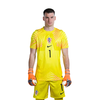 Dres hrvatske nogometne reprezentacije za Svjetsko prvenstvo 2026. (verzija za igrača/verzija za utakmicu) — Vratari: Br. 1 Dominik LIVAKOVIC, Br. 12 Ivor PANDUR, Br. 23 Dominik KOTARSKI
