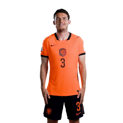 Nederlands elftal WK-shirt 2026 (spelersversie/wedstrijdversie) — Middenvelders: nr. 3 Marten DE ROON, nr. 7 Justin KLUIVERT, nr. 8 Ryan GRAVENBERCH