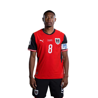 Österreichisches Nationalmannschaftstrikot für die WM 2026 (Spielerversion/Match-Version) – Abwehrspieler: Nr. 8 David Alaba, Nr. 15 Philipp Lienhart, Nr. 16 Phillip Mwene